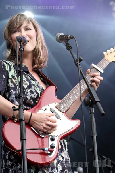 MINA TINDLE - 2014-07-20 - PARIS - Parvis de l'Hotel de Ville - 